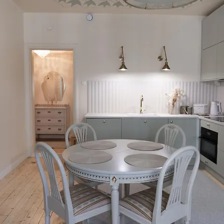 Enchanting 1br W/ King Bed In Unbeatable Location * 赫尔辛基