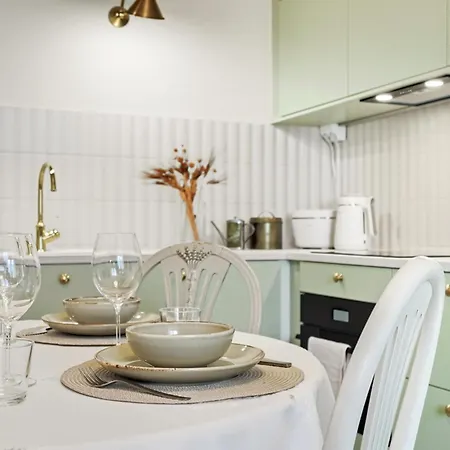 Enchanting 1br W/ King Bed In Unbeatable Location شقة هلسنكي